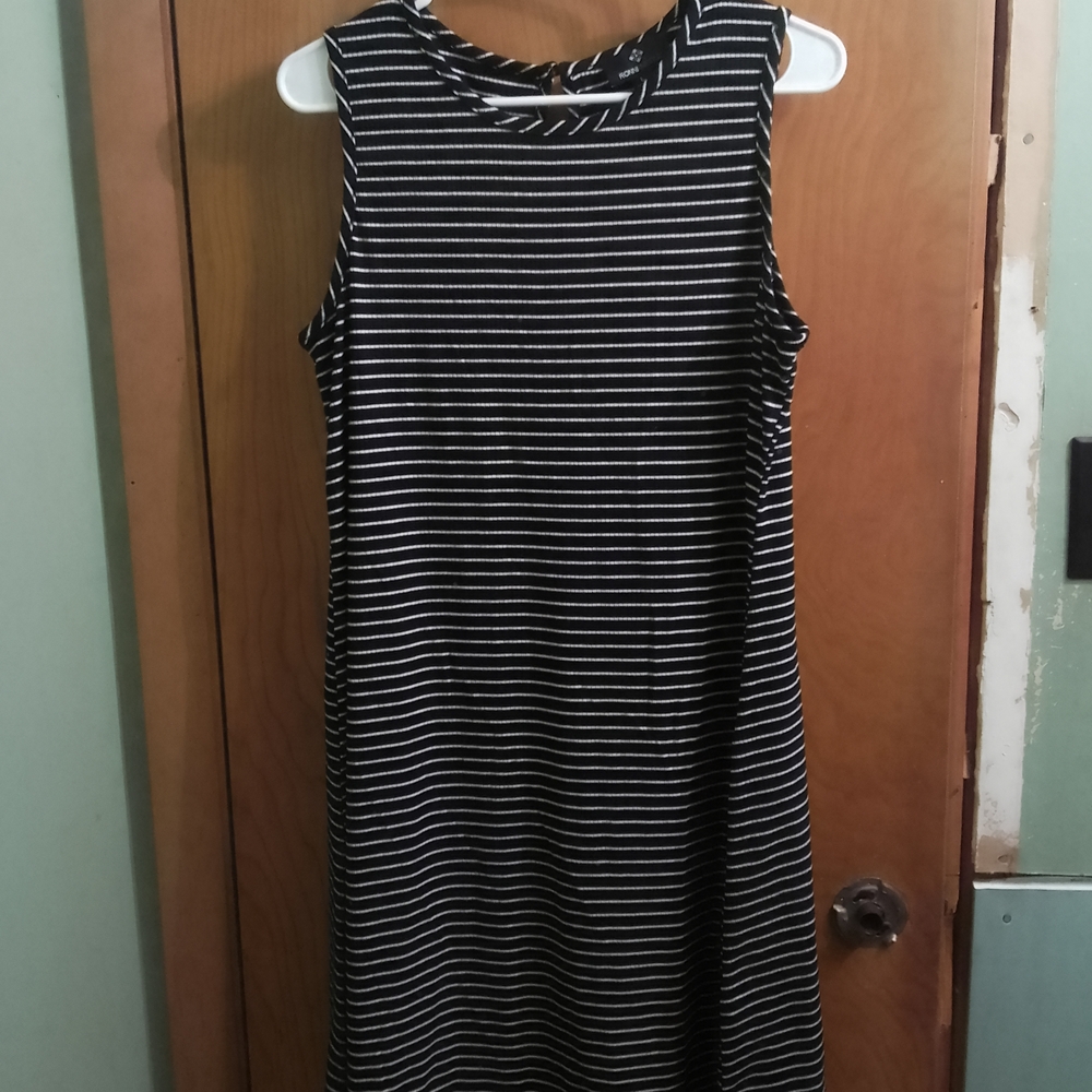 Ronni Nicole Black and White Striped Sleeveless Tank Dress‎